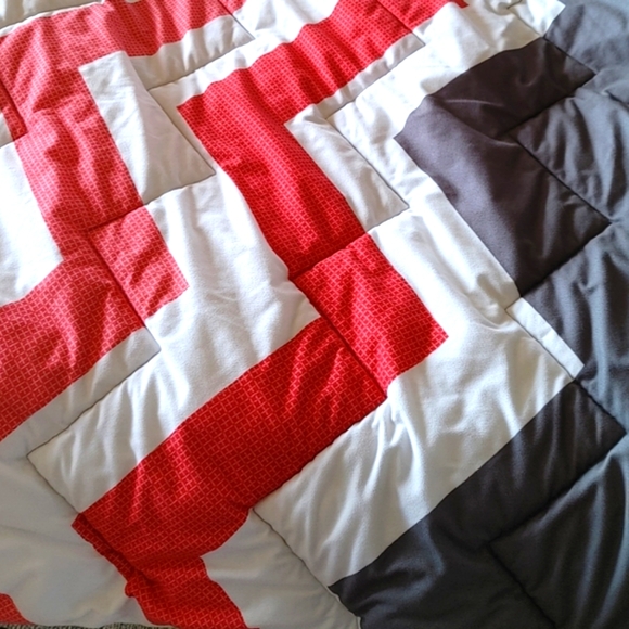 In Home Cade Reversable Zig-Zag Ombré Ski Patrol Comforter Quilt Twin / Twin XL - Picture 5 of 7